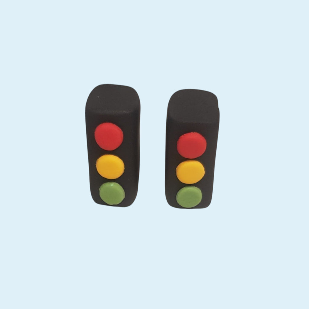 Race Car Cake Topper Set – Edible Fondant Car, Tyres, Traffic Lights & Flags | Handmade in the UK